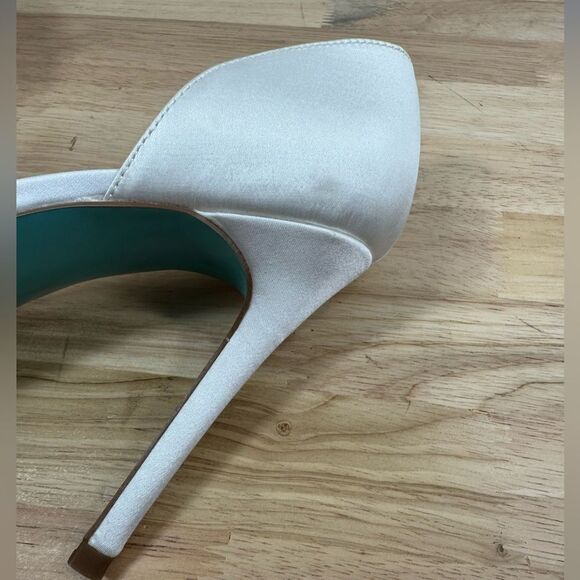 Betsey Johnson Blue SB-Susn2 Ivory Mesh Bow Pointed-Toe Pumps Size 8 - Picture 10 of 12